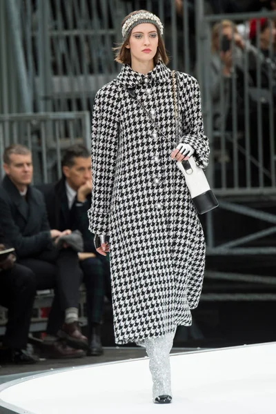 Look 23